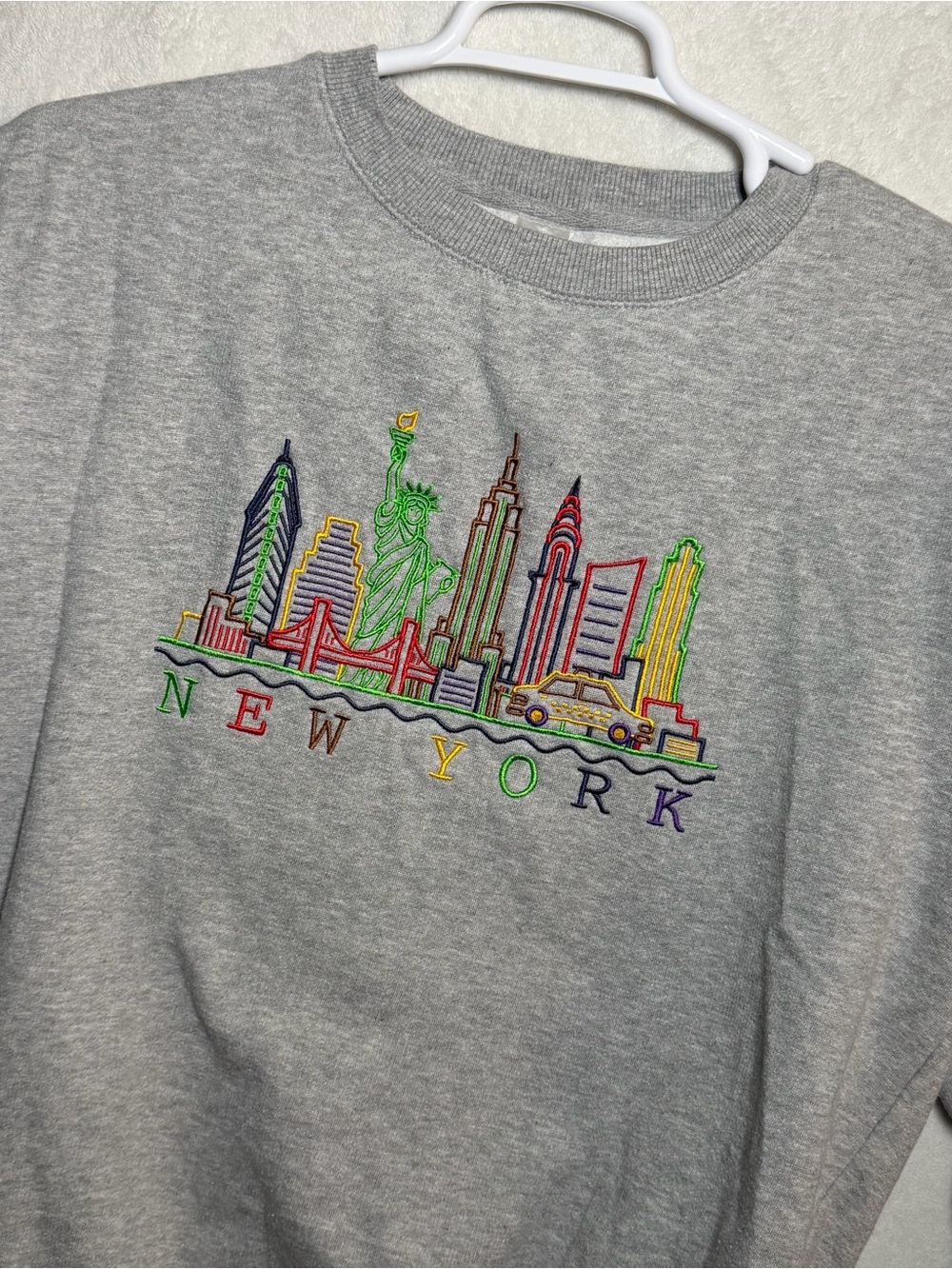 Women’s Gray 'New York' Embroidered Skyline Sweatshirt